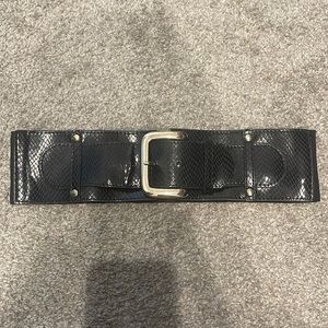 Bebe snake texture belt